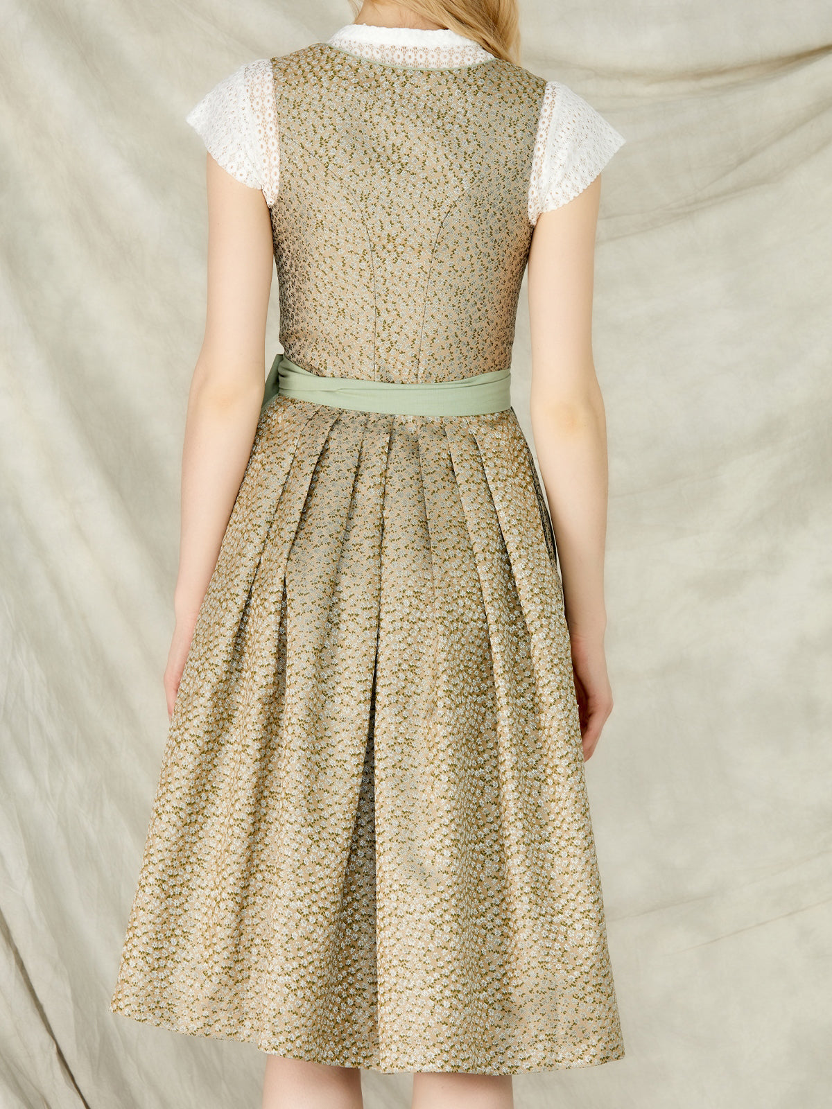 The Dirndl-jurk: een jurk voor elke gelegenheid van Oktoberfest-festiviteiten tot elegante familievieringen