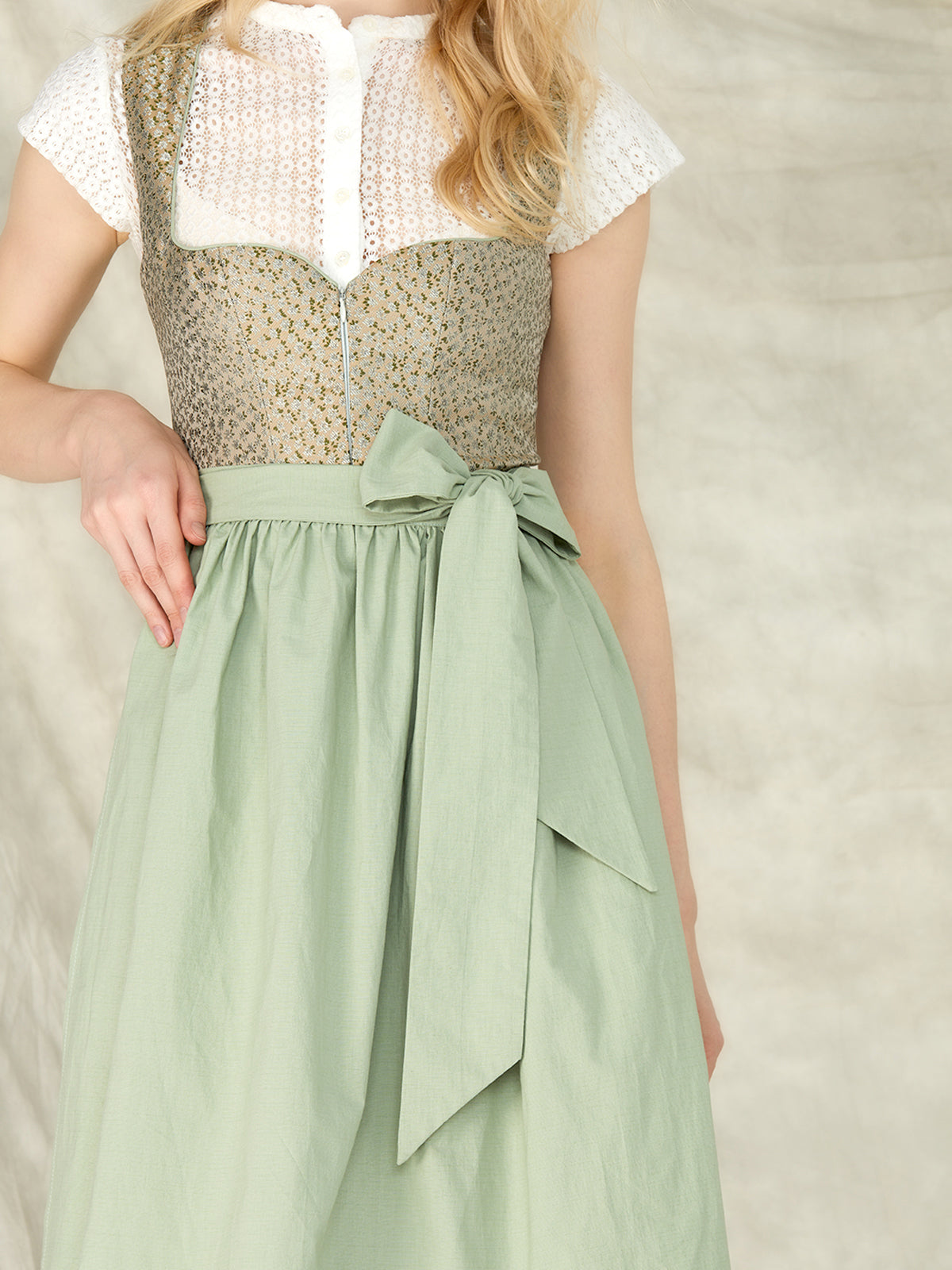 Green Dirndl: De tijdloze elegantie van de Oktoberfest -outfit voor vrouwen