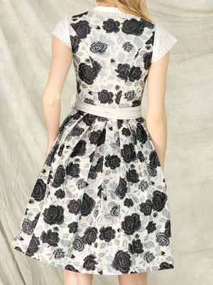 Geschichte des Dirndls, Dirndl Rechnung und die Marjo Dirndlbluse Schwarz: Ein umfassender Einblick