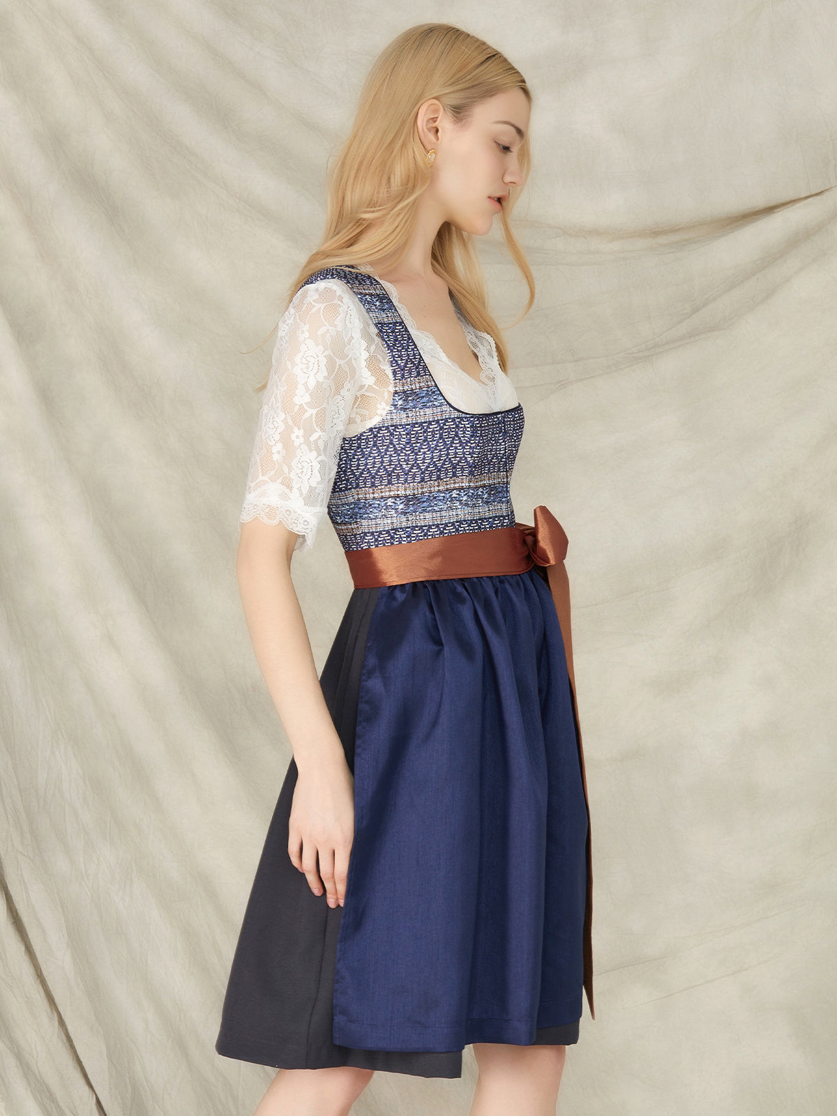 Dirndl Blue: The Ultimate Survival Leader pro Oktoberfest - vyhnout se chybám a triumfům stylově