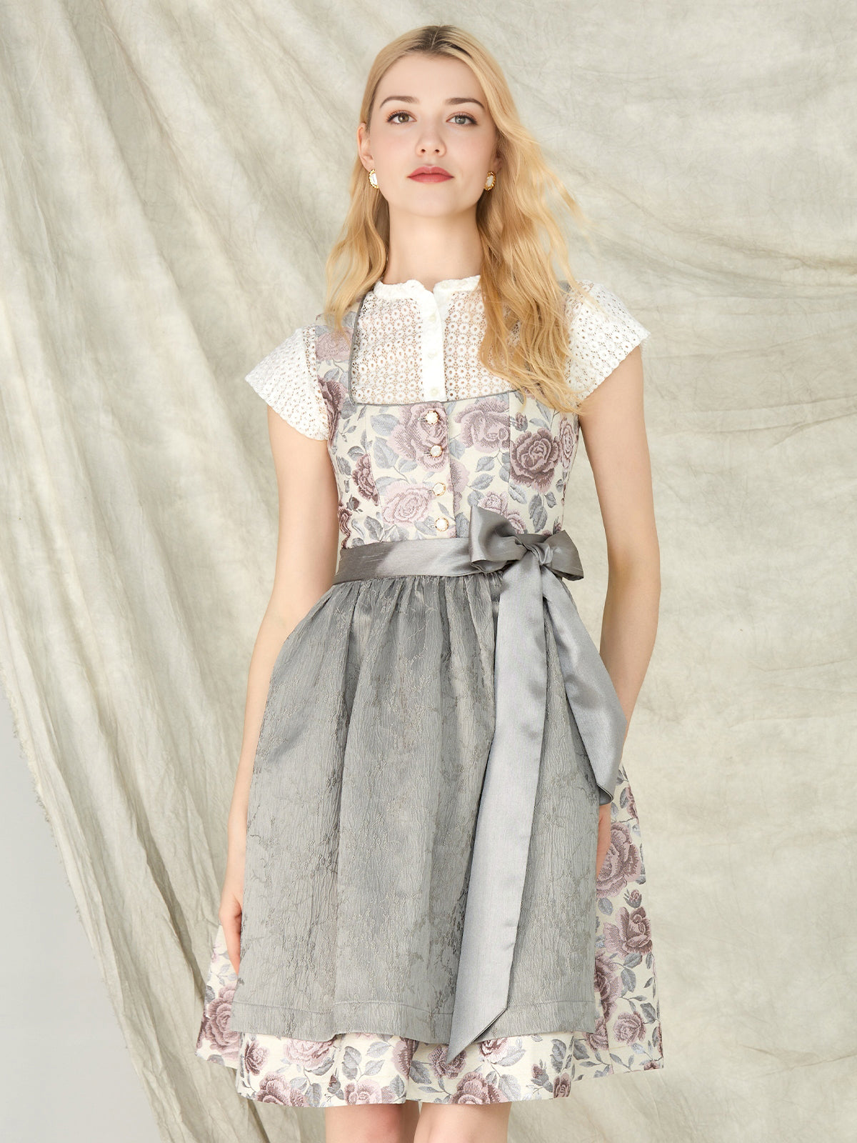 Farbenrausch zwischen Tradition und Avantgarde: Der Dirndl-Farbkompass 2025 von München bis Berlin